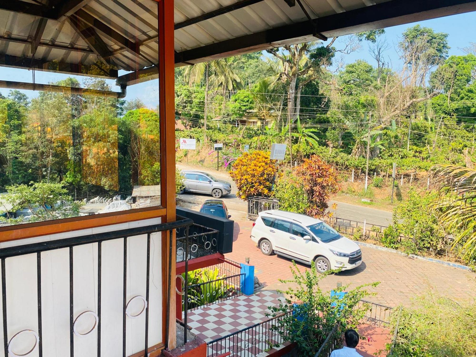 Misty Green Coorg マディケーリ エクステリア 写真